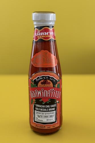 金メダル印の 元祖シラチャソース〈Strong〉200ml=SAUCE058