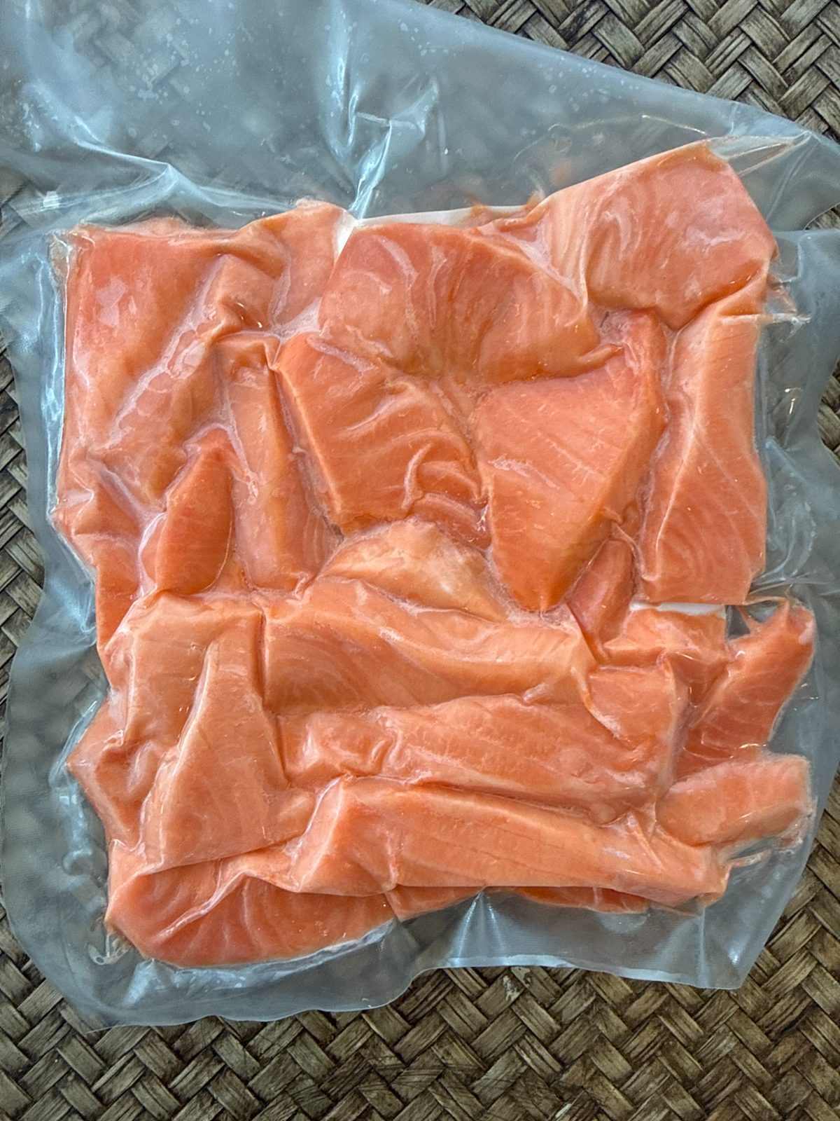 スモークサーモン　切り落とし　200g