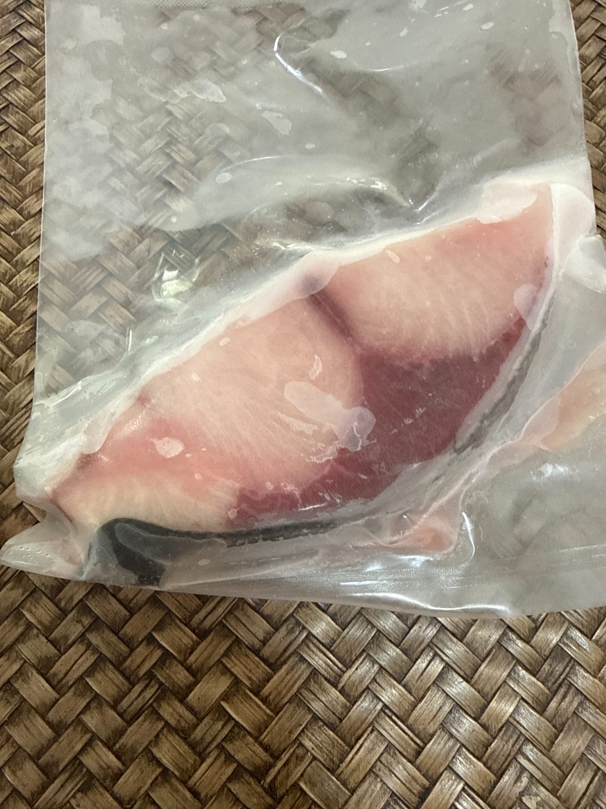 鹿児島県産 冷凍ブリ切り身 約110g